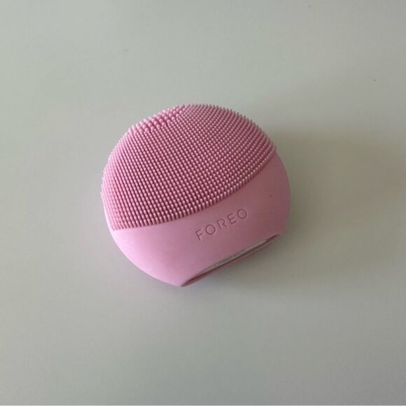 Foreo | Pastel Pink Luna Play Smart 2 - Picture 2 of 6
